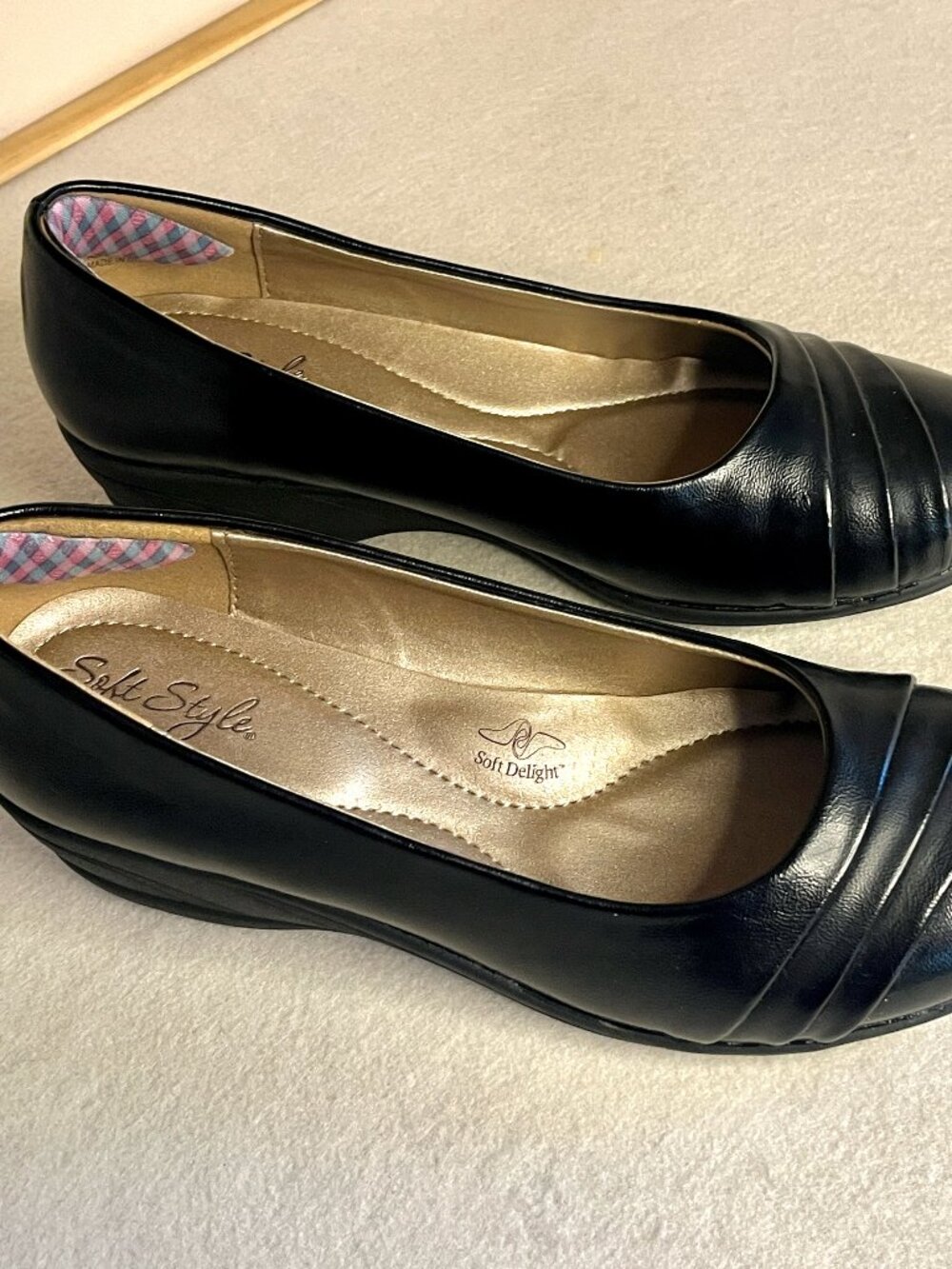 Soft Style Low Wedge Pumps * Size 8 * Black * New